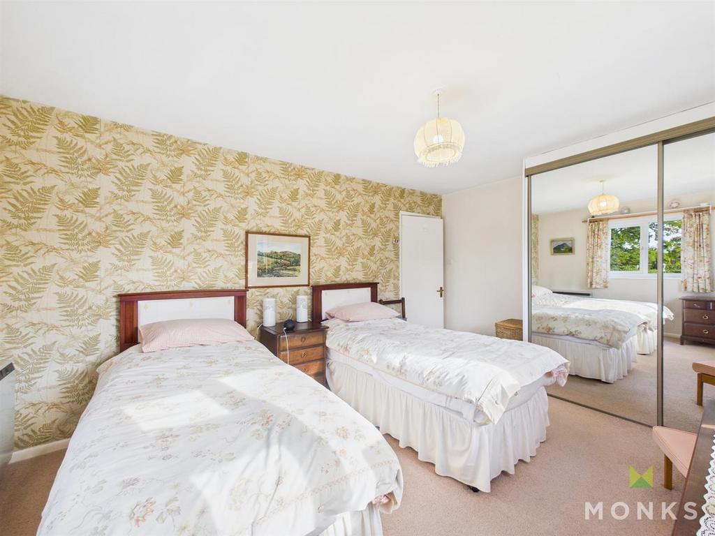 CAM01348 G0-PR0744-STILL019.jpg