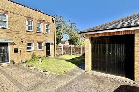 3 bedroom end of terrace house for sale, Conway Mews, Chatham