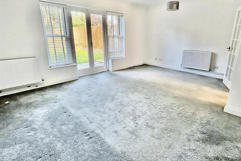 3 bedroom end of terrace house for sale, Conway Mews, Chatham