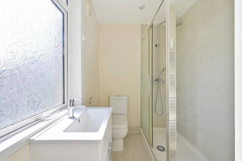 2 bedroom flat to rent, Hartfield Crescent, Wimbledon, London, SW19