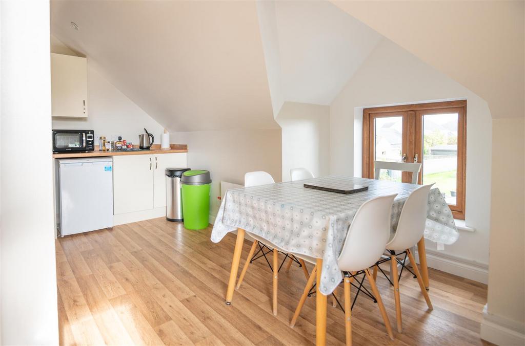 Holiday apartment dining room