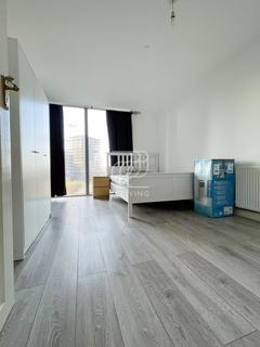 2 bedroom flat to rent, Adagio Point, SE8
