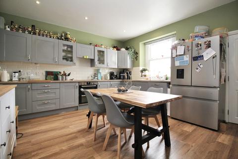 undefined, Glaston Road, Street
