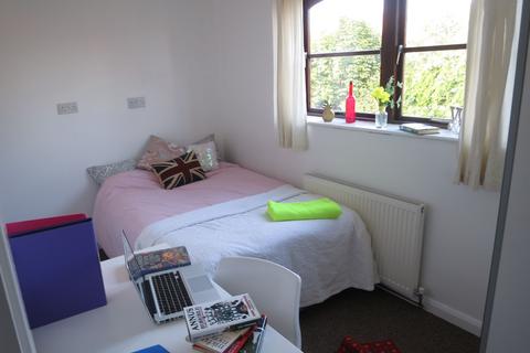 1 bedroom in a house share to rent, Avon Gardens, Nottingham NG2