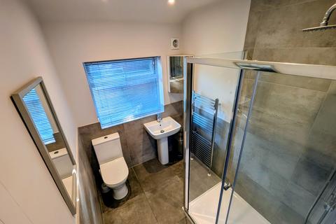 3 bedroom house to rent, Kelso Gardens, Woodhouse, Leeds