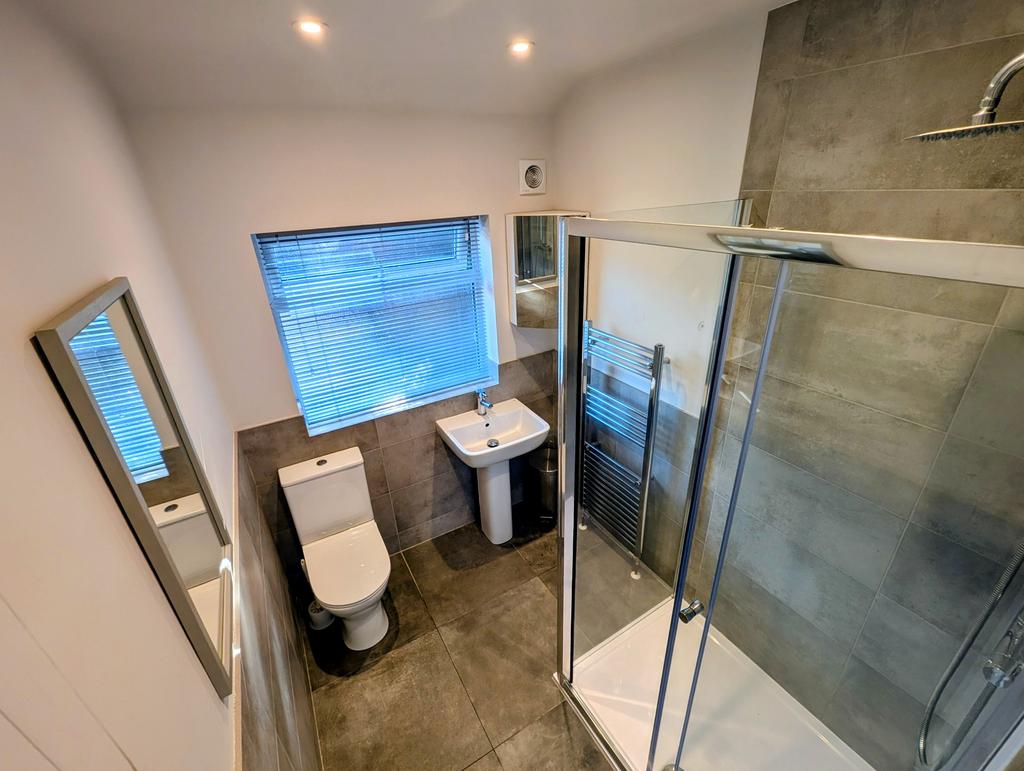 64 Kelso Gardens Bathroom