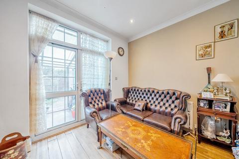 2 bedroom flat for sale, Grand Drive, Raynes Park, London, SW20