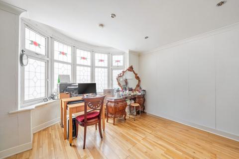 2 bedroom flat for sale, Grand Drive, Raynes Park, London, SW20