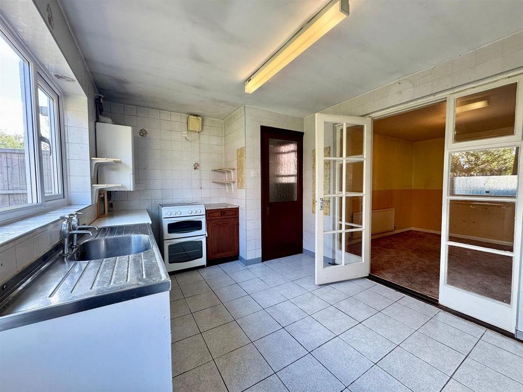 Kitchen (1).jpg
