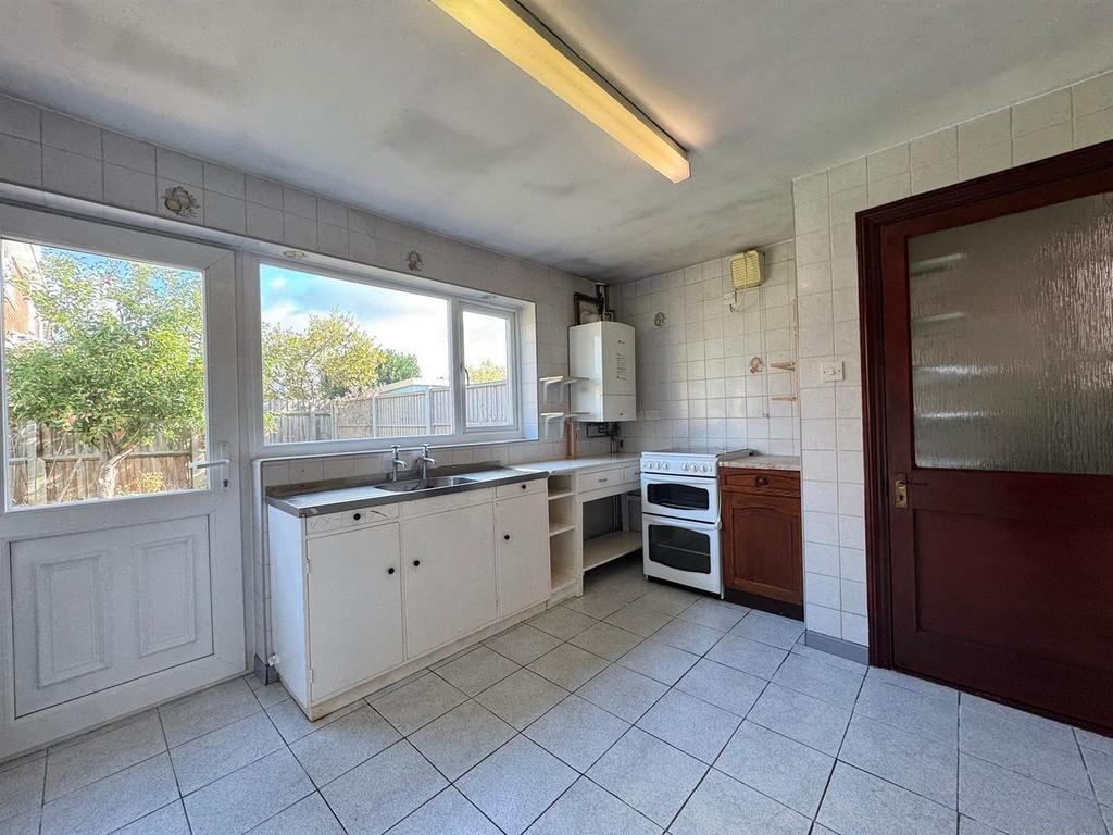 Kitchen (2).jpg