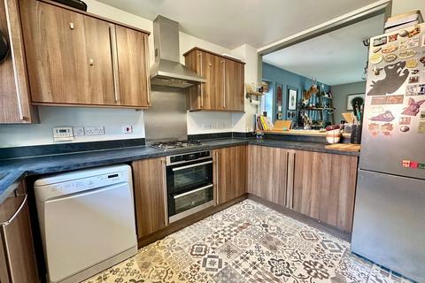 undefined, Gomer Road, BAGSHOT GU19