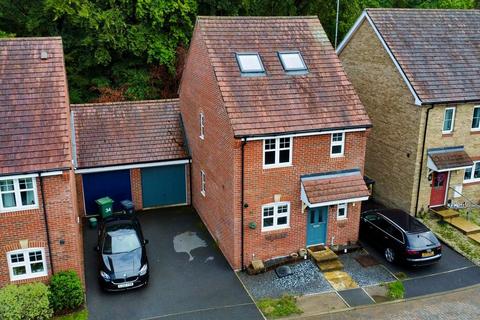 undefined, Gomer Road, BAGSHOT GU19