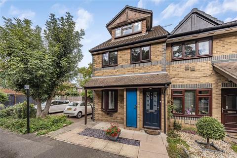 2 bedroom maisonette for sale, Weavers Close, Middlesex