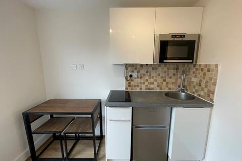 Studio to rent, Digby Crescent, Finsbury Park, N4