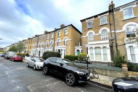 Studio to rent, Digby Crescent, Finsbury Park, N4