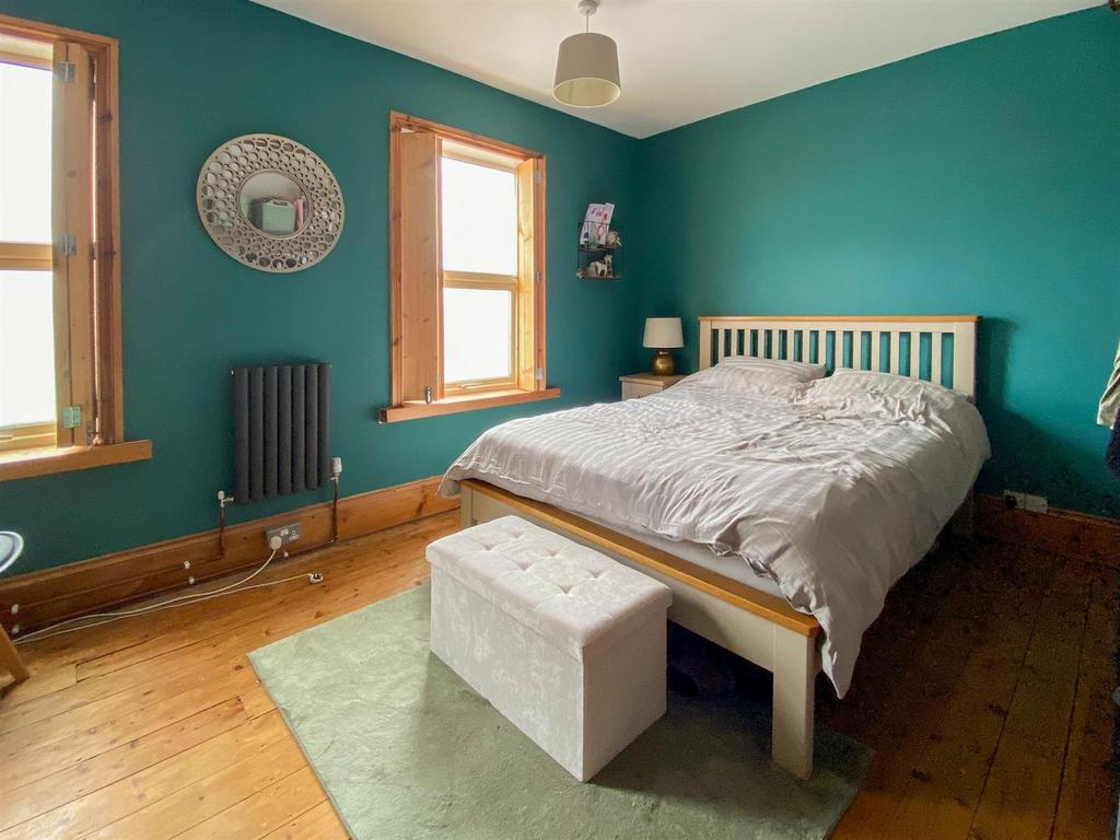 Bedroom 1.jpg