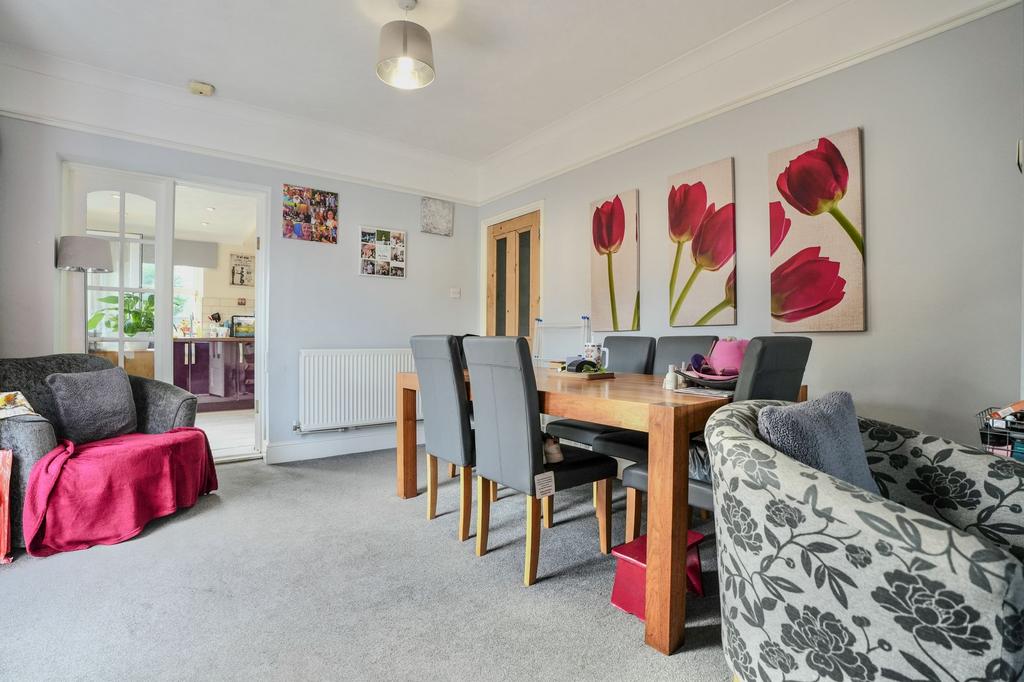 Lounge/Dining Room