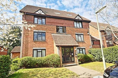 1 bedroom flat for sale, Tintagel Way, Surrey GU22