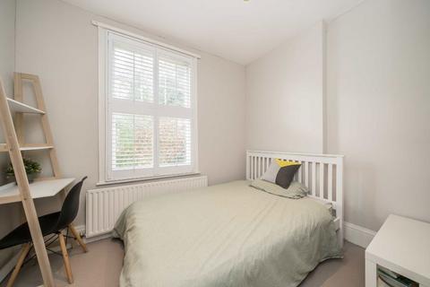 2 bedroom flat for sale, Knollys Road, London SW16