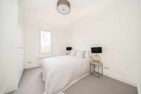 2 bedroom flat for sale, Cricklade Avenue, London SW2