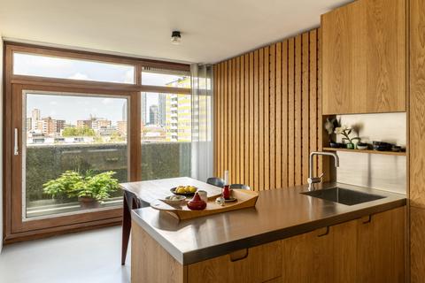 2 bedroom penthouse for sale, Bunyan Court II, London EC2Y