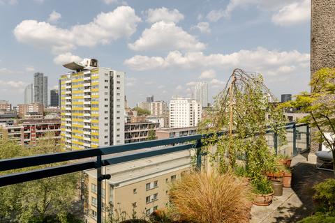 2 bedroom penthouse for sale, Bunyan Court II, London EC2Y