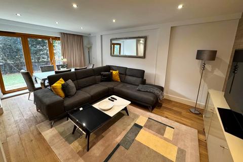 undefined, West Byfleet, Surrey, KT14