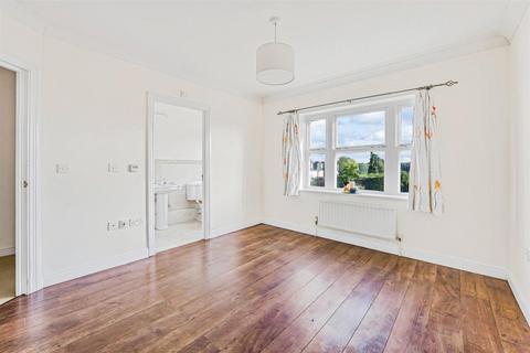 4 bedroom terraced house for sale, Kingston Road, Raynes Park SW20