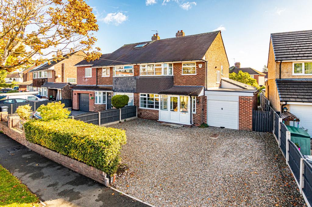 Woodsend Road, Flixton, Manchester, M41 3 bed semi-detached house for ...