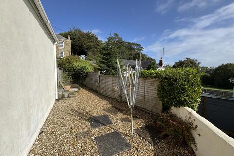 32 Castle Meadows, St Agnes, TR5 0UB