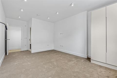 2 bedroom block of apartments to rent, Mitcham Lane, SW16