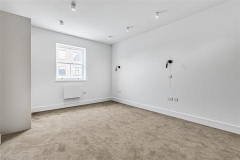 2 bedroom block of apartments to rent, Mitcham Lane, SW16