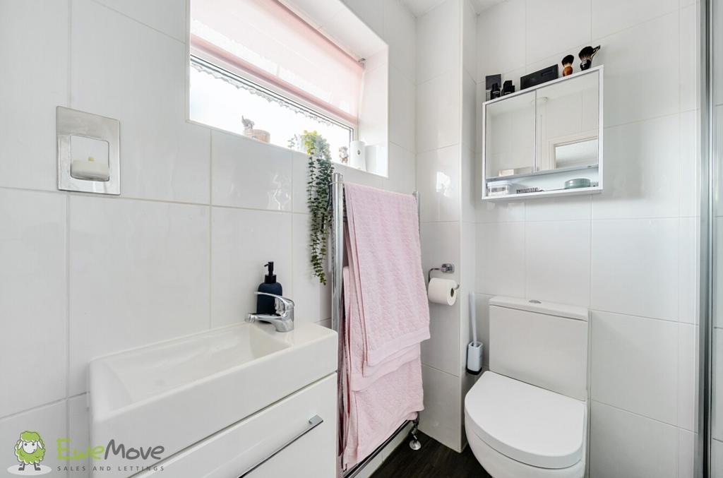 Ensuite to Bedroom 1