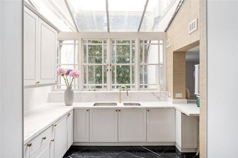 6 Connaught Square, London, W2 2HG