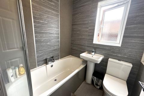 11 Adswood Close, Oldham, OL4 2JU