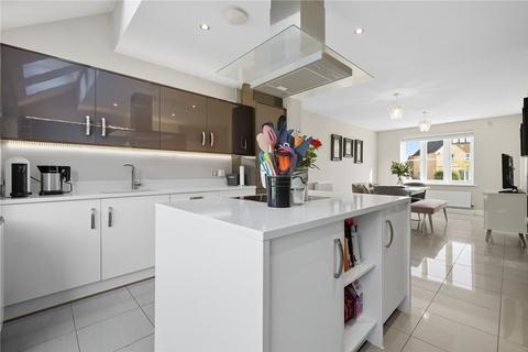 4 bedroom detached house for sale, Oak Crescent, Wickford, SS11