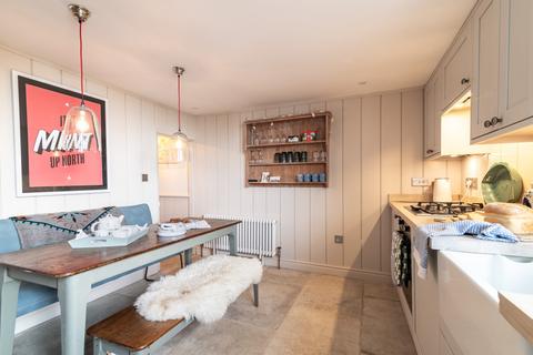 10 The Esplanade, Robin Hoods Bay, Whitby, YO22 4RS