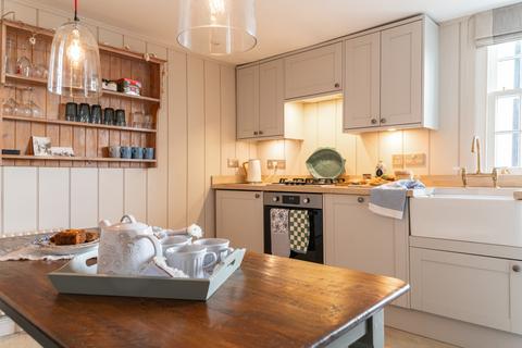 10 The Esplanade, Robin Hoods Bay, Whitby, YO22 4RS
