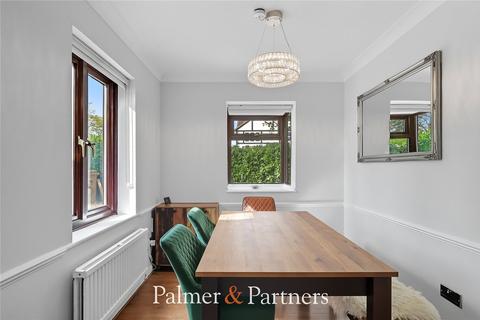 3 bedroom semi-detached house for sale, Hopkins Mead, Chelmsford CM2