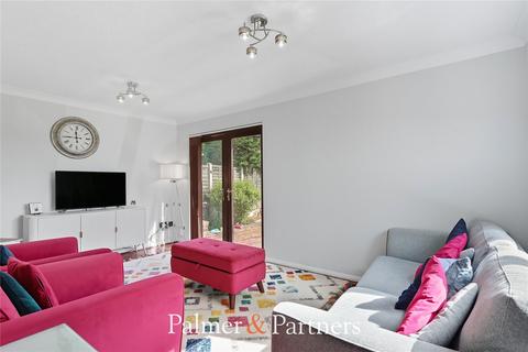 3 bedroom semi-detached house for sale, Hopkins Mead, Chelmsford CM2