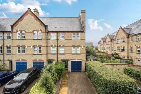 3 bedroom end of terrace house for sale, Silistria Close, Knaphill, Woking, GU21