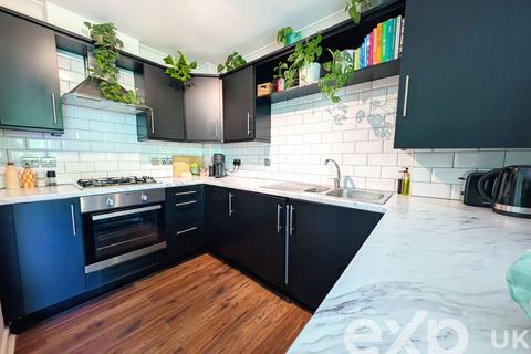 2 bedroom flat for sale, The Chenies, Maidstone ME15