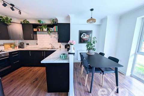 2 bedroom flat for sale, The Chenies, Maidstone ME15