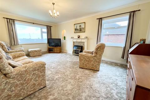 2 bedroom flat for sale, Lowdale Avenue, Scarborough, YO12