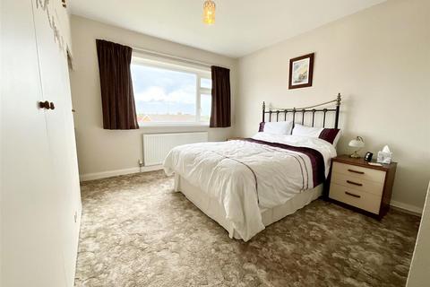 2 bedroom flat for sale, Lowdale Avenue, Scarborough, YO12