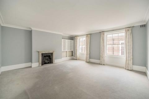 3 bedroom flat for sale, Doughty Street, London WC1N