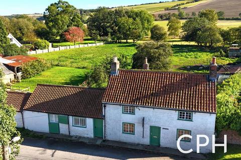 5 bedroom detached house for sale, Folkton, Scarborough, YO11