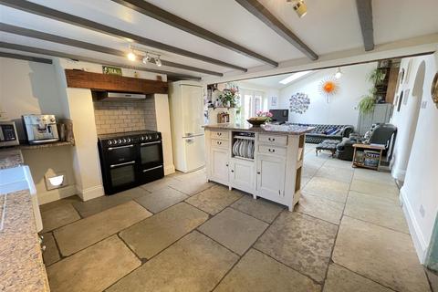 5 bedroom detached house for sale, Folkton, Scarborough, YO11