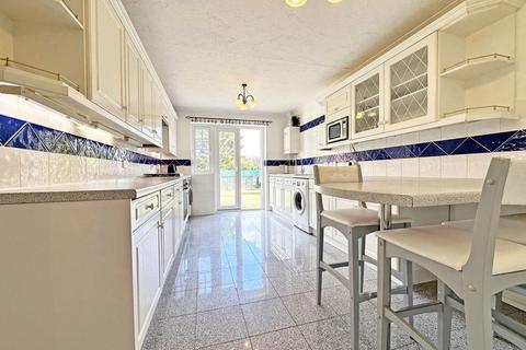 3 bedroom chalet for sale, Hedingham Road, Halstead CO9