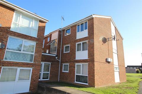 2 bedroom flat for sale, Trafalgar Court, Braintree